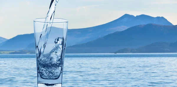 Glas met water — Stockfoto