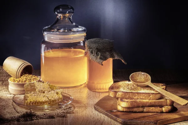 トーストと蜂蜜 — ストック写真