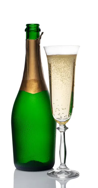 Fles en glazen van champagne — Stockfoto