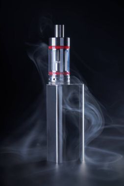 Elektronik sigara yakın çekim 