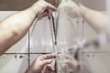 iş döşeme karo duvara onarmak