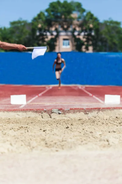Athlete accelerates for long jump — Stock Photo, Image