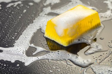 El yapımı Sabun sarı köpük ile