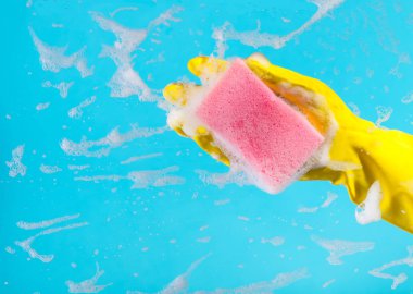 Temizlik cam pencere cam deterjan ile el