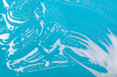 sabun köpük mavi bir arka plan üzerinde