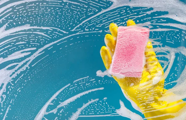 el bir bez ile yüzey temizler