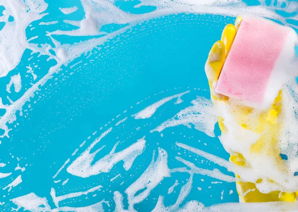 Temizlik cam pencere cam deterjan ile el 