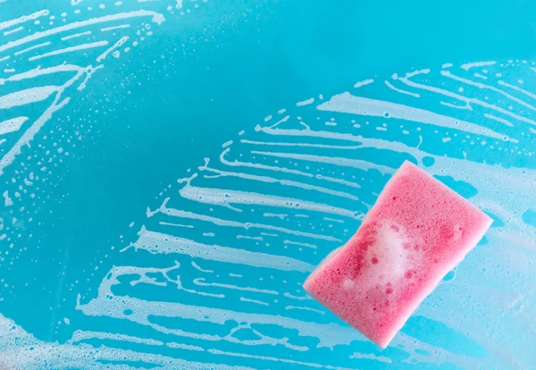 mavi bir arka plan üzerinde köpük sünger