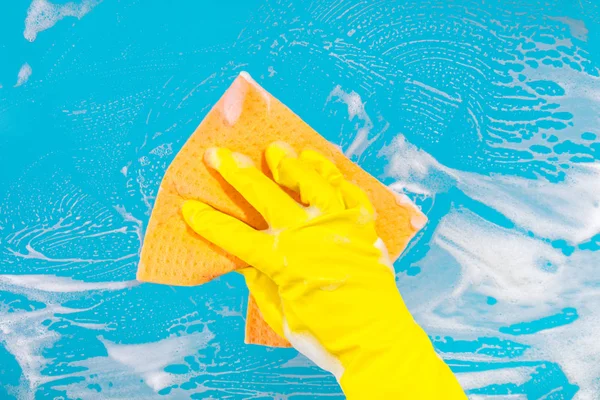 el bir bez ile yüzey temizler