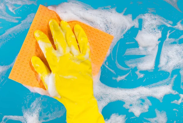 el bir bez ile yüzey temizler