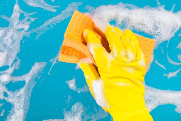 el bir bez ile yüzey temizler