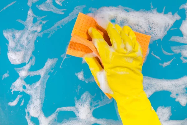 el bir bez ile yüzey temizler