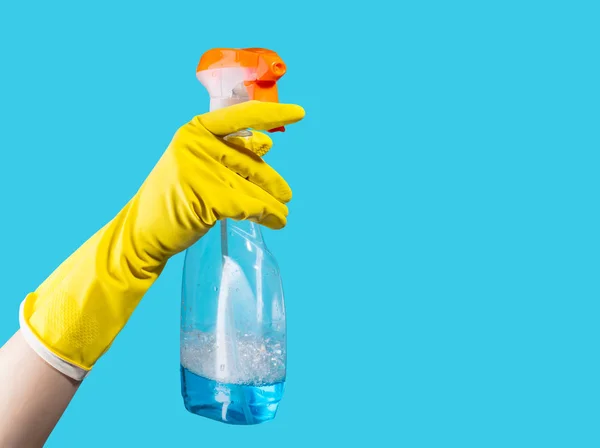 Detergente per la pulizia in una mano femminile — Foto Stock