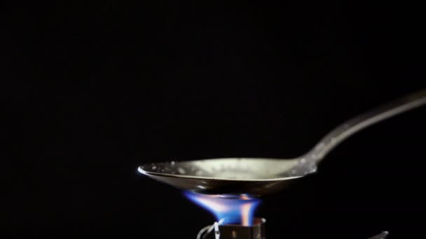 Herstellung Eines Betäubungsmittels Einem Kochlöffel Auf Einem Feuer — Stockvideo