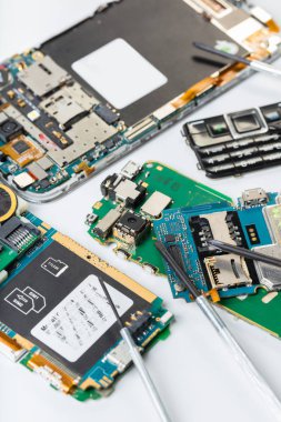 Demonte cep telefonu ve araçları 