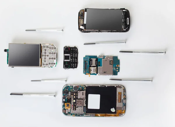 Disassembled mobile phone and screwdriver — Stock Photo, Image