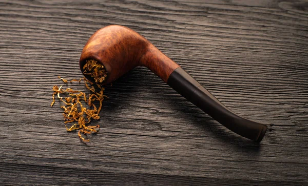 Smoking pipe with tobacco — Stock Photo, Image