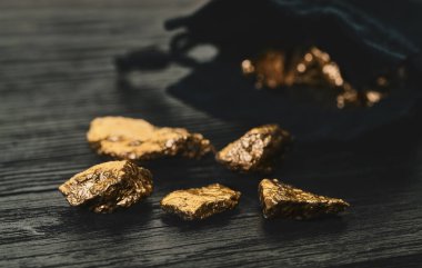 Altın külçeleri yakın plan. 