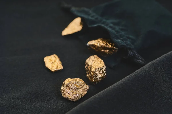 Guldklimpar närbild — Stockfoto