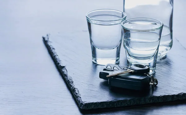 Boisson alcoolisée et clés de voiture — Photo