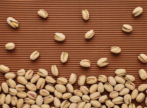 Pistachos Frescos Cerca Sobre Fondo Marrón — Foto de Stock