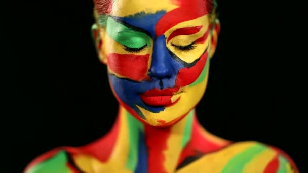 Woman with color face art and body paint. Colorful portrait of the girl with bright make-up and bodyart. Slowmotion. — Stock Video