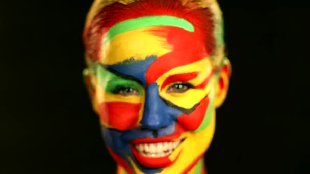 Woman with color face art and body paint. Colorful portrait of the girl with bright make-up and bodyart. — Stock Video