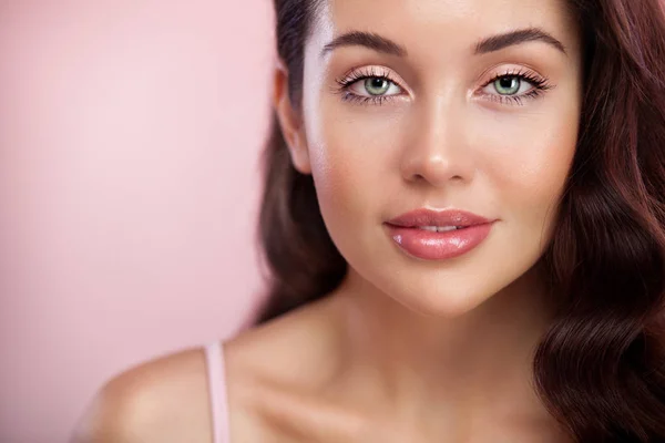 Closeup portrait of beautiful girl. Pe rfect face skin. Woman ready for Valentines Day and International Womens Day — Stock Photo, Image