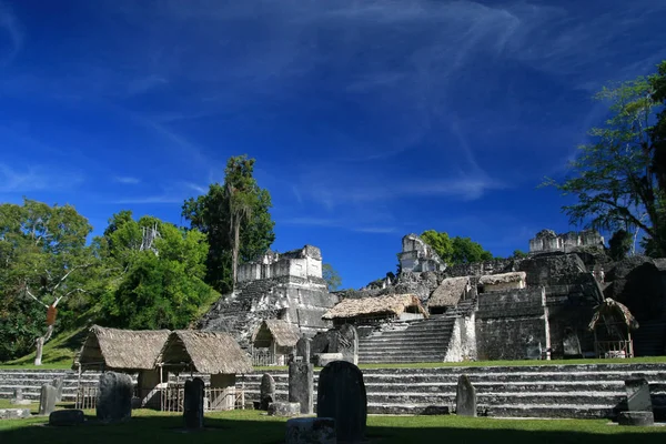 Hlavní náměstí v Tikal — Stock fotografie