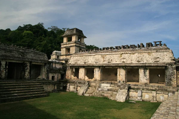 A palota komplexum Palenque, Mexikó — Stock Fotó