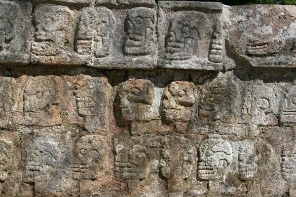 Tzompantli, schädelplattform / chichen itza, mexiko — Stockfoto