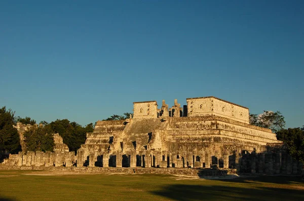 A harcosok templomát / Chichen Itza, Mexikó — Stock Fotó