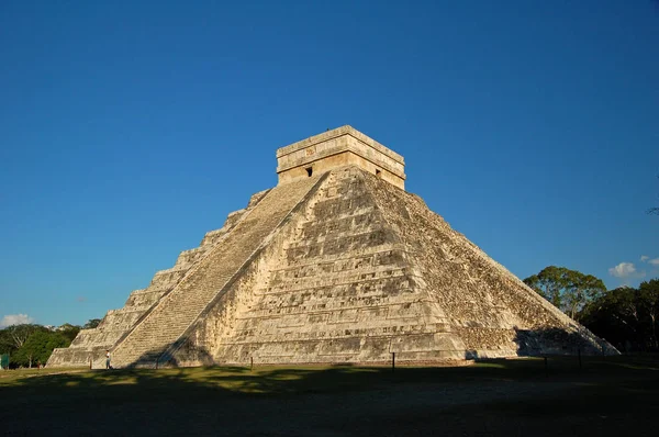 Templom Kukulkan / Chichen Itza, Mexikó — Stock Fotó