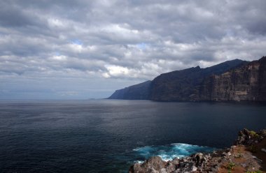 Los gigantes uçurumlar