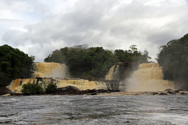 Watervallen in het Nationaal Park Canaima — Stockfoto