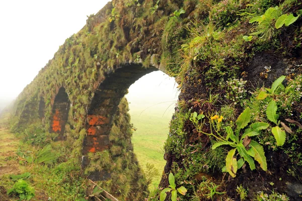 Antiguo Acueducto Isla Sao Miguel Azores Portugal — Foto de Stock