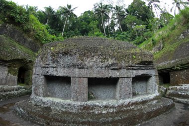 Gunung Kawi Tapınağı 'ndaki Kraliyet Mezarları ve Cenaze Tesisi, Tampaksiring, Bali, Endonezya 
