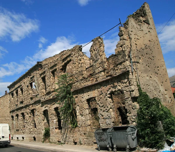 Κατεστραμμένο Και Κατεστραμμένο Κτίριο Μετά Τον Βοσνιακό Πόλεμο Μόσταρ Βοσνία — Φωτογραφία Αρχείου