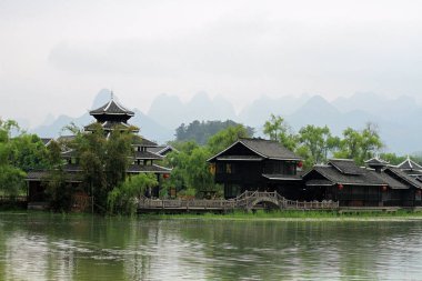 Yangshuo, Guilin, Çin 'deki eski Çin Köyü Parkı.