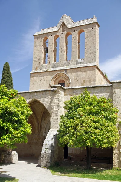 提供しています修道院 提供しています修道院 キプロスのキレニア — ストック写真