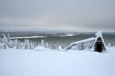 Luosto, Laponya, Finlandiya 'daki ametist madenine bakın. 