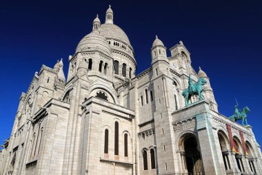 Paris 'in Kutsal Kalbi Bazilikası' nın önündeki heykel, Paris, Fransa