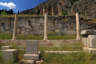 Atinalı Stoa, Apollo Sığınağı, Delphi, Yunanistan