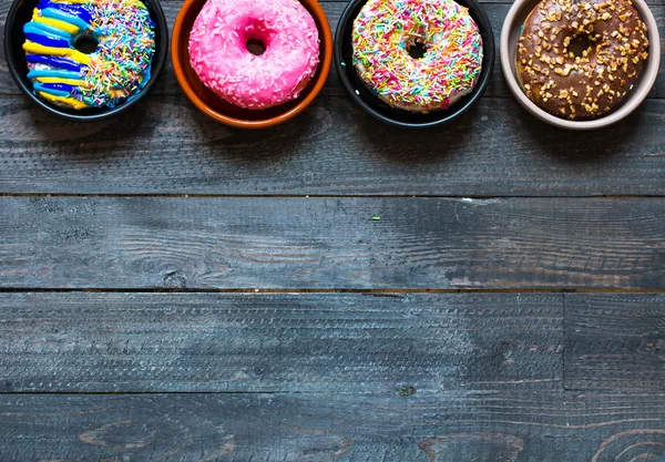 Bunte Donuts Frühstück Zusammensetzung — Stockfoto