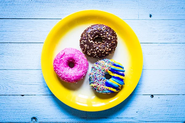 Composición colorida del desayuno Donuts —  Fotos de Stock