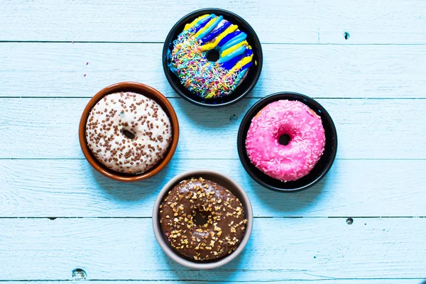 Bunte Donuts Frühstück Zusammensetzung — Stockfoto