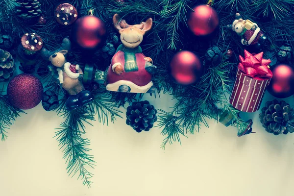 Tarjeta de Navidad con decoraciones —  Fotos de Stock