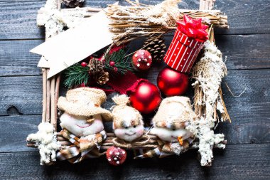 Renkli baubles ile Noel çerçeve