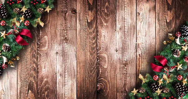 Christmas ram med färgglada grannlåt — Stockfoto