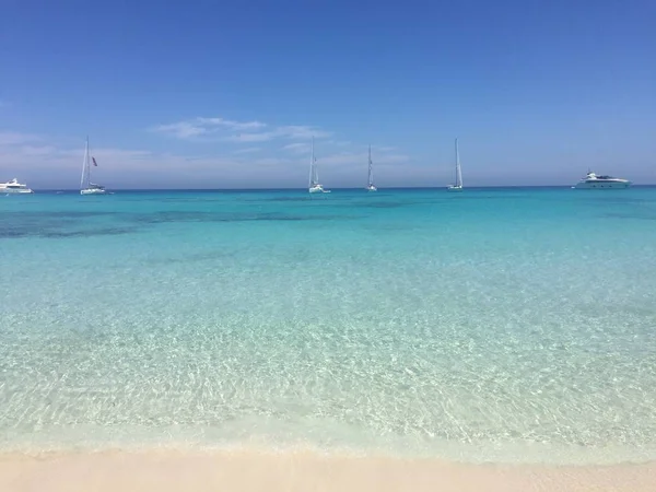 Dzień piękny Słoneczny Brzeg w Formentera — Zdjęcie stockowe